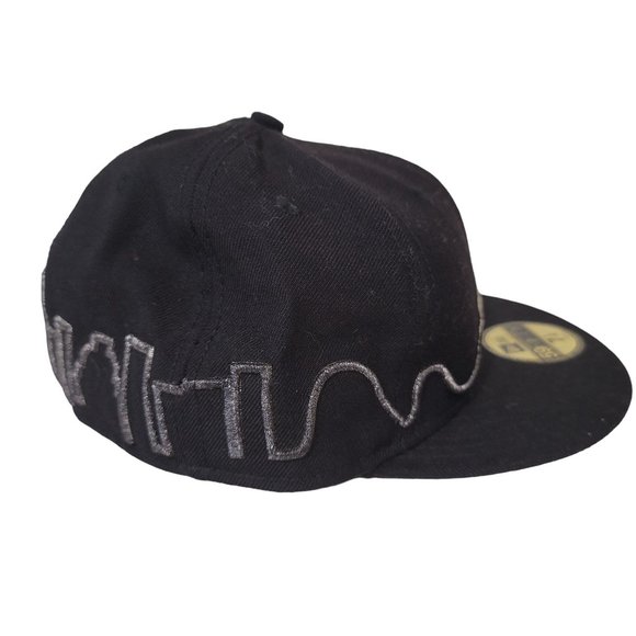 Microphone City Wrap Black New Era 59Fifty Flat Bill Fitted Hat 7 1/4 57.7cm - Picture 6 of 7